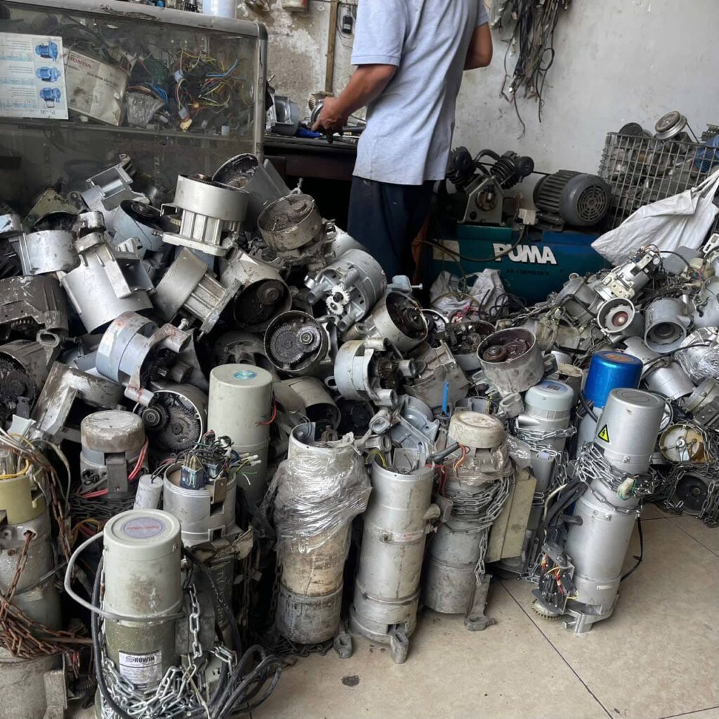 Sửa Motor Cửa Cuốn TP.HCM & Hà Nội | Uy Tín, Giá Rẻ, Thợ Chuyên Nghiệp 16 Nhận sửa motor cửa cuốn tại tất cả quận huyện TP.HCM và Hà Nội.