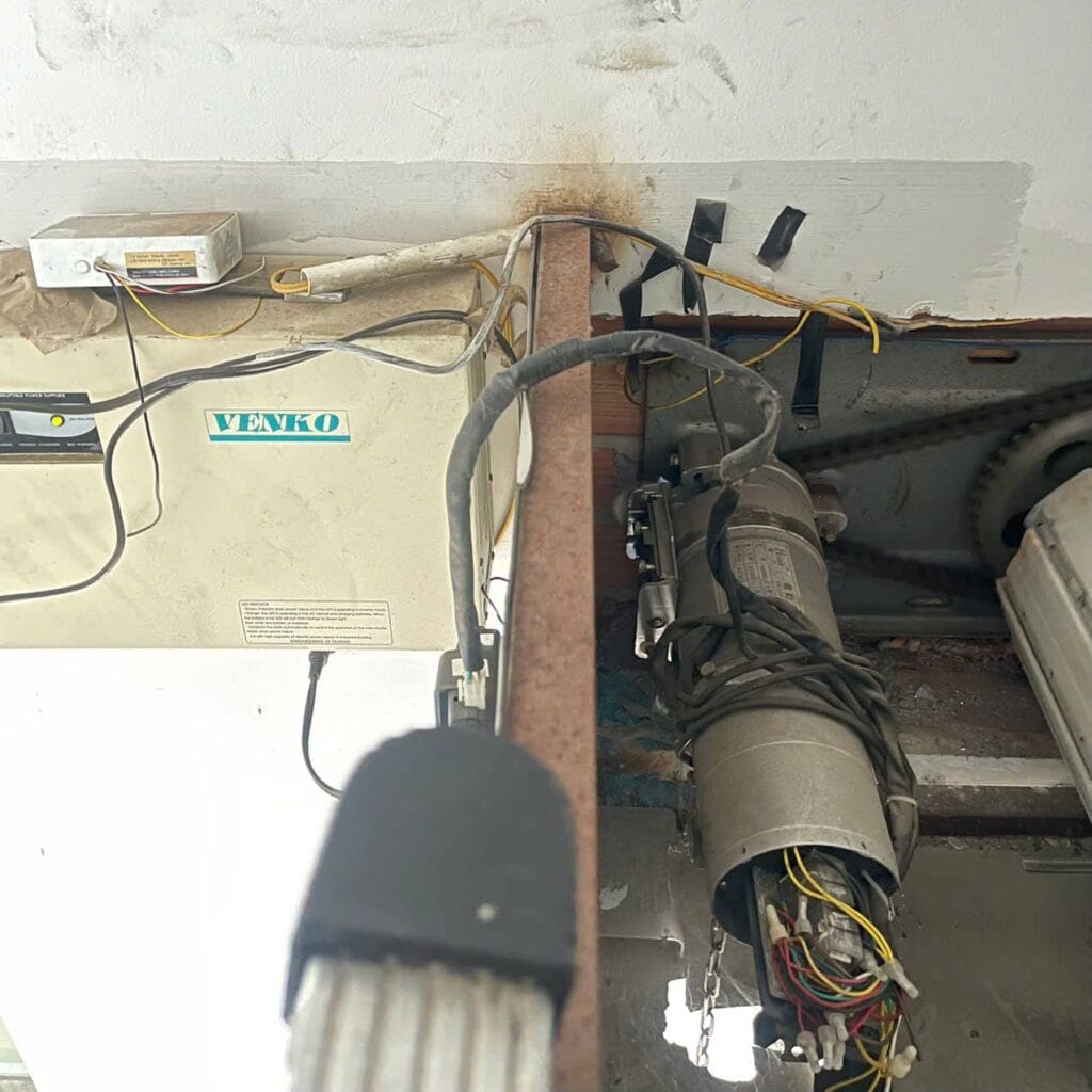 Sửa Motor Cửa Cuốn TP.HCM & Hà Nội | Uy Tín, Giá Rẻ, Thợ Chuyên Nghiệp 15 Motor Cửa Cuốn Bị Hỏng? Gọi Thợ Sửa Motor Cửa Cuốn 24/7 Ngay