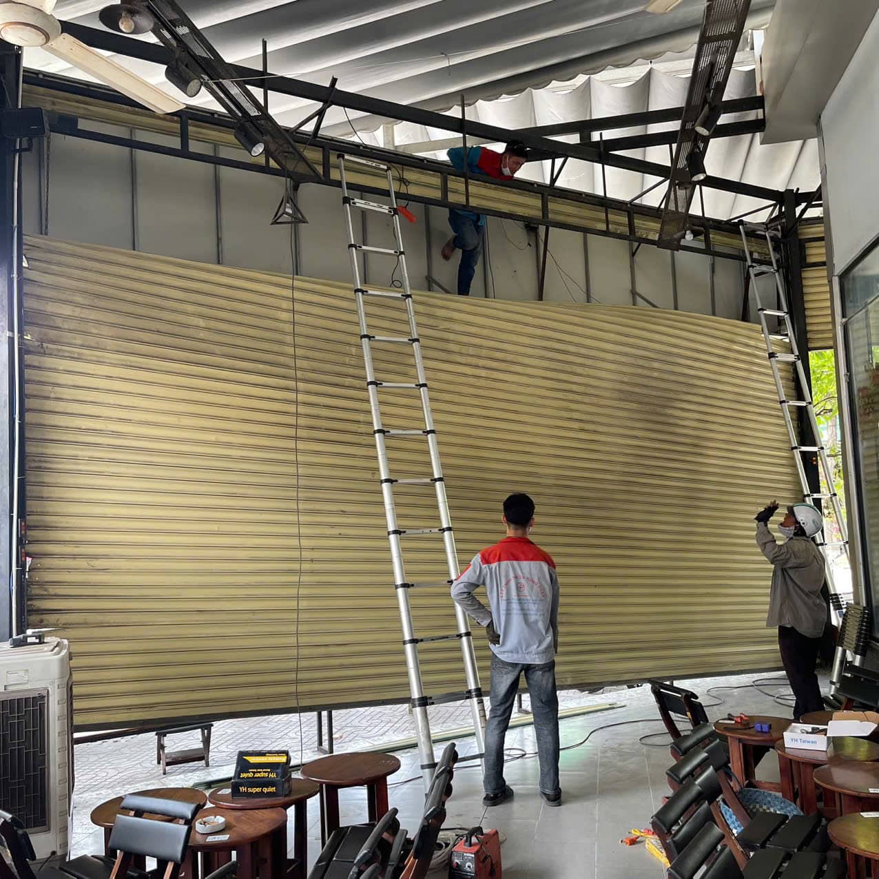 Sửa Cửa Cuốn Hà Nội 24/24 | Thợ Giỏi, Uy Tín, Giá Rẻ, Có Mặt Nhanh 18 Sửa Cửa Cuốn Hà Nội Tận Nơi – Nhanh, Uy Tín, Giảm Giá Hôm Nay