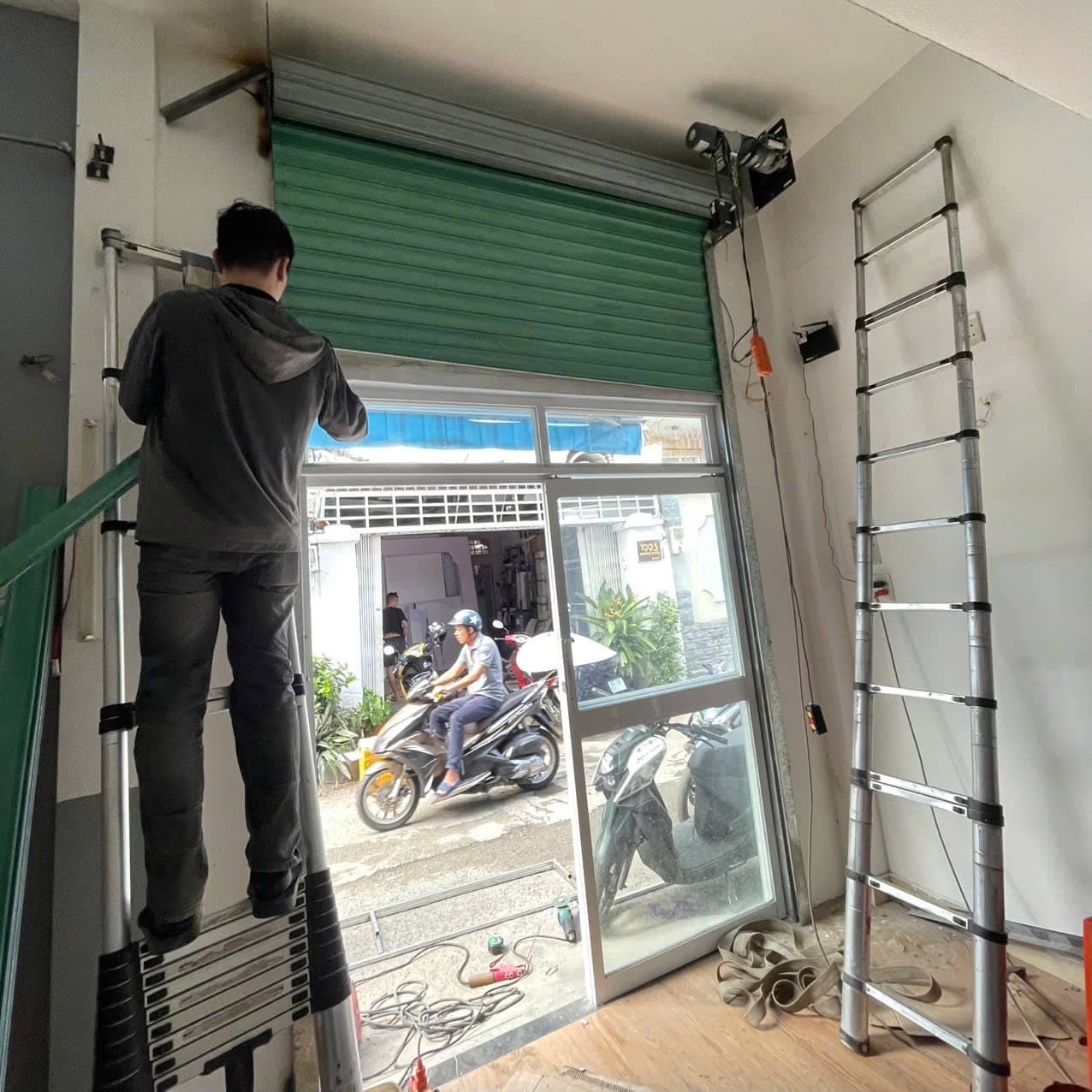 Sửa Cửa Cuốn Hà Nội 24/24 | Thợ Giỏi, Uy Tín, Giá Rẻ, Có Mặt Nhanh 23 Giải Pháp Sửa Cửa Cuốn Hà Nội Uy Tín – Tận Tâm – Giá Rẻ